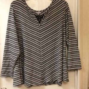 AVENUE GRAY LIGHT WEIGHT SWEATER